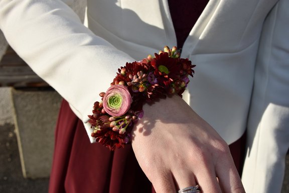 Haarschmuck, Armblumen oder einem Blumenstrauss für die Trauzeugin